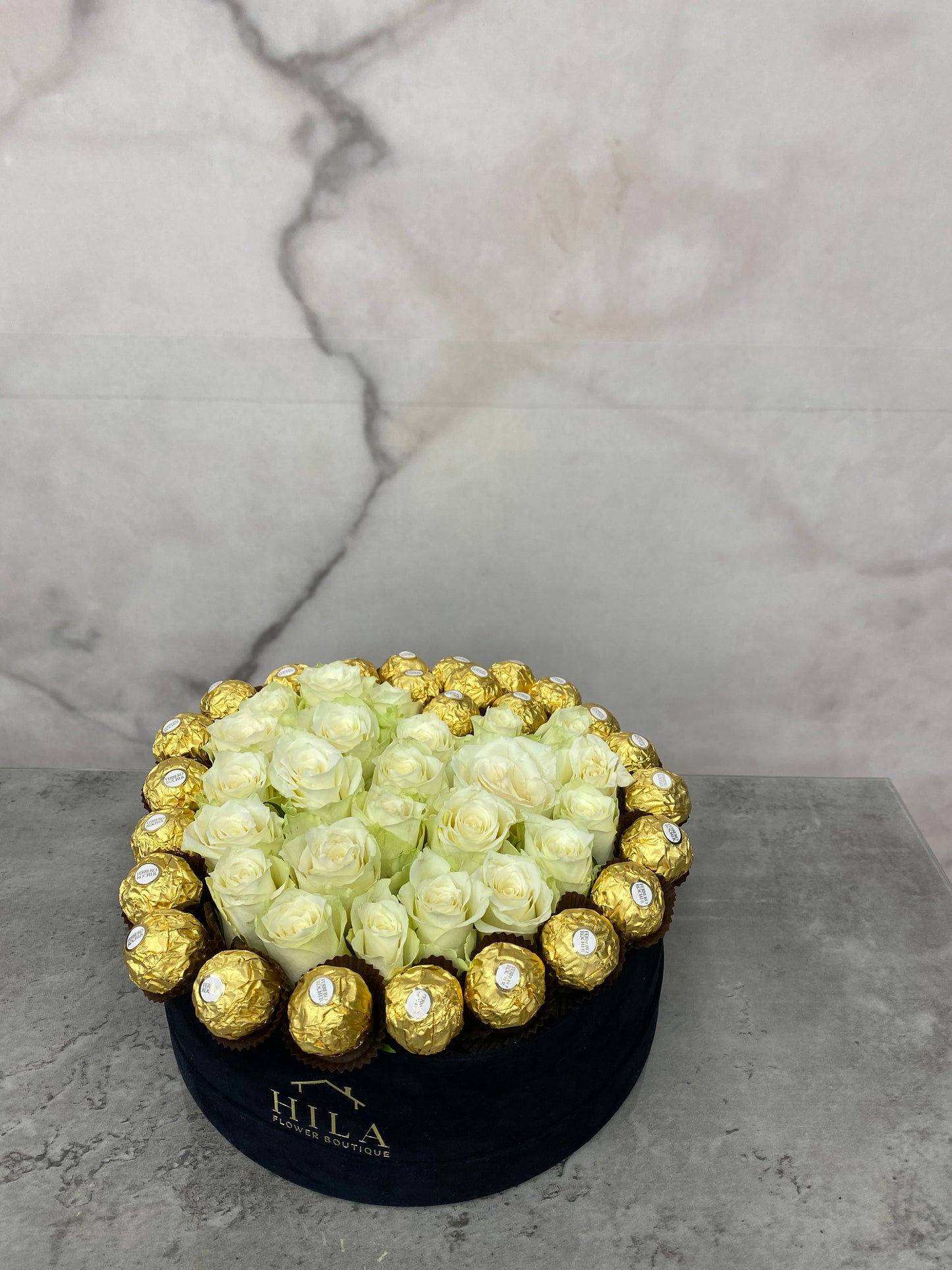 Roses & Rocher - Round Hat Box