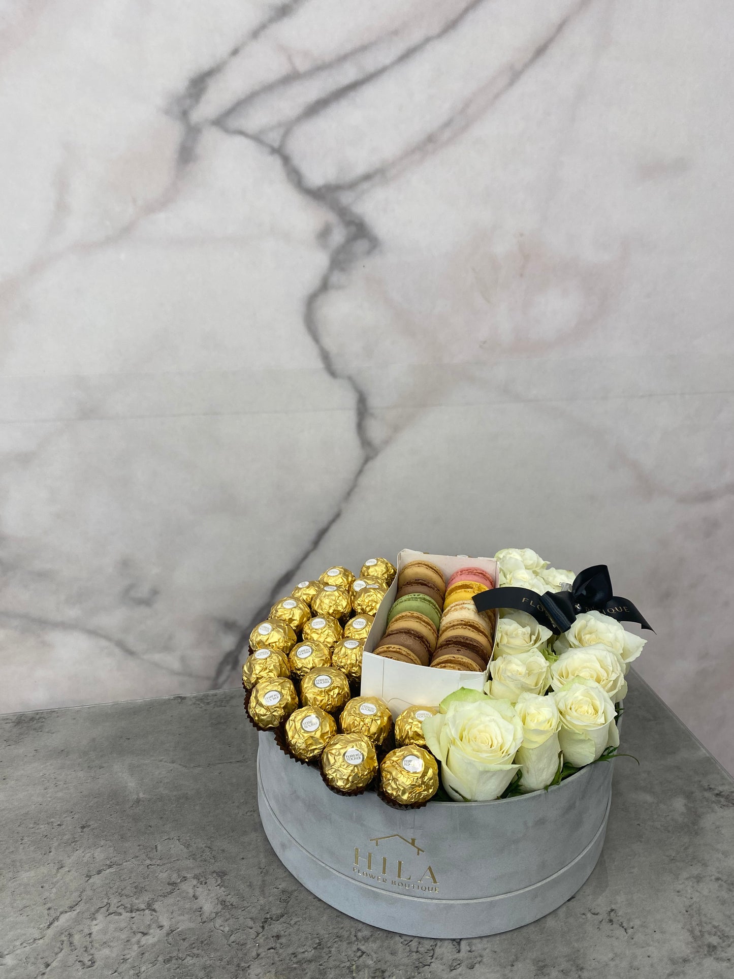 Roses & Macaroons - Round Hat Box