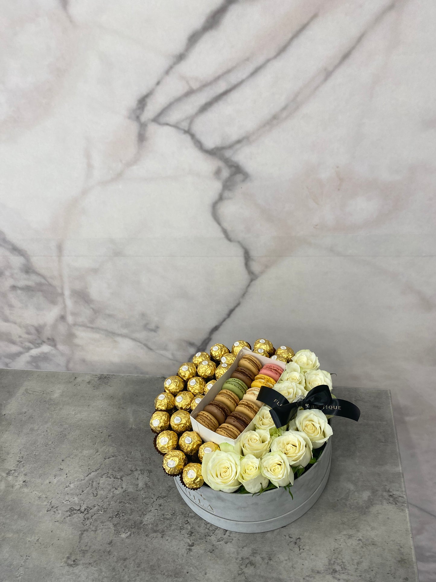 Roses & Macaroons - Round Hat Box
