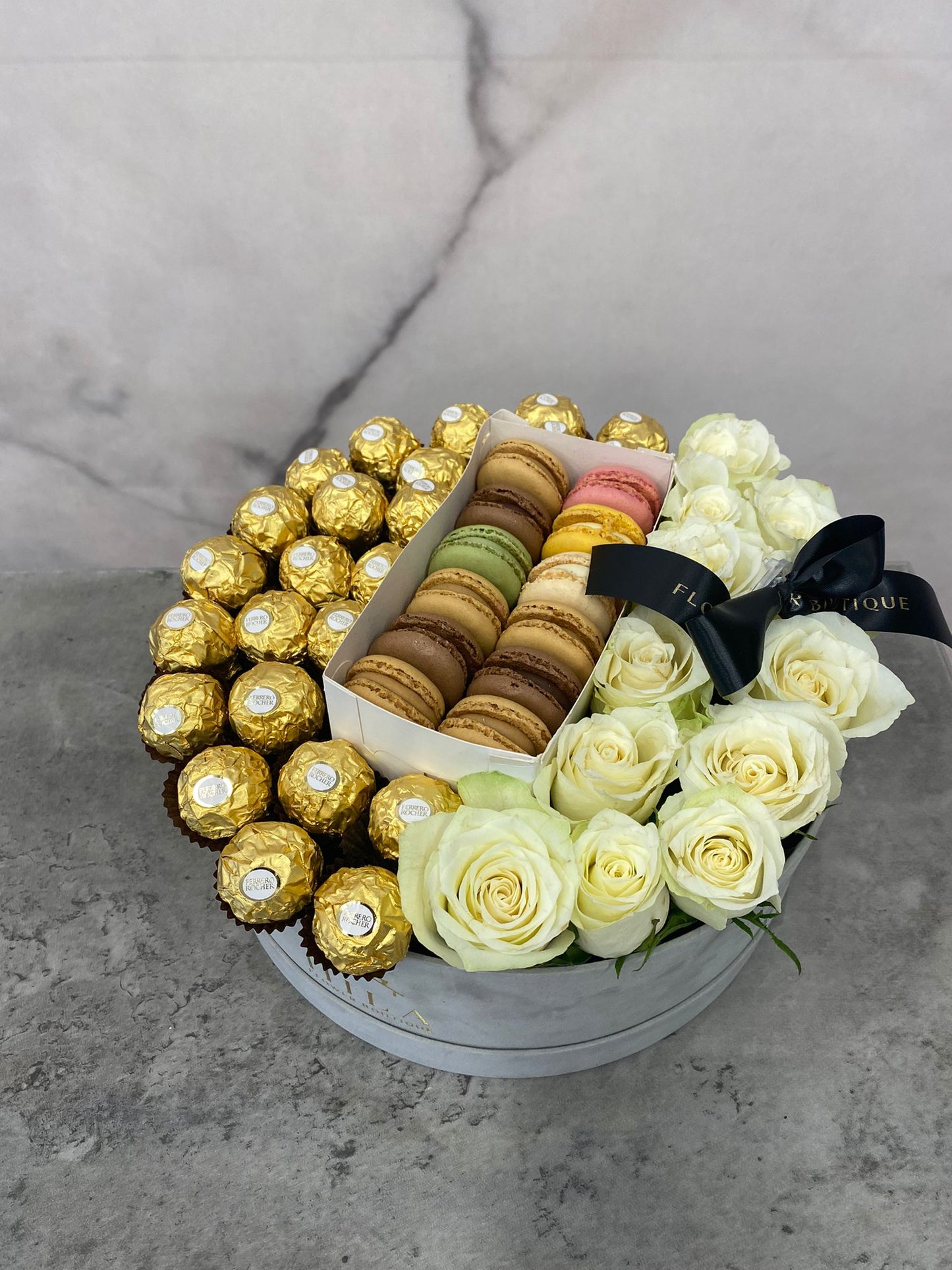 Roses & Macaroons - Round Hat Box